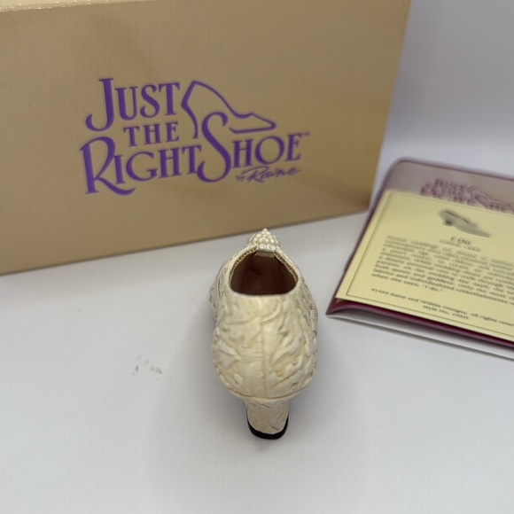 Just The Right Shoe by Raine “I Do” Circa 1990 Item 25031 Ivory Leaf Relief - Picture 5 of 12